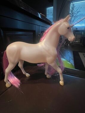 Breyer Horse Classic UNICORN pink Mane Tail